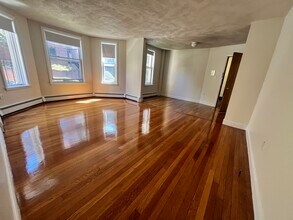 303 Tappan St, Unit 1B in Brookline, MA - Building Photo - Building Photo