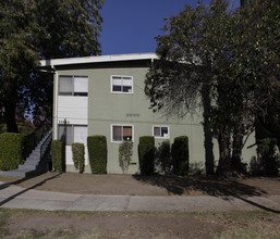 13161 Oxnard St in Van Nuys, CA - Building Photo - Building Photo