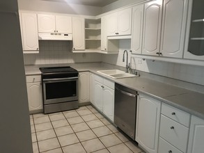 440 Veteran Ave, Unit 407 in Los Angeles, CA - Building Photo - Building Photo