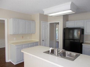 221 Aylesbury Ln in Indian Trail, NC - Foto de edificio - Building Photo