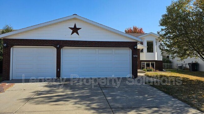 2535 Colonial Dr in Bismarck, ND - Building Photo - Building Photo