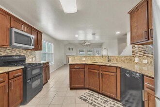 11117 Cain Harvest Dr in Austin, TX - Foto de edificio - Building Photo