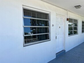 22 SE 3rd Terrace in Dania Beach, FL - Building Photo - Building Photo