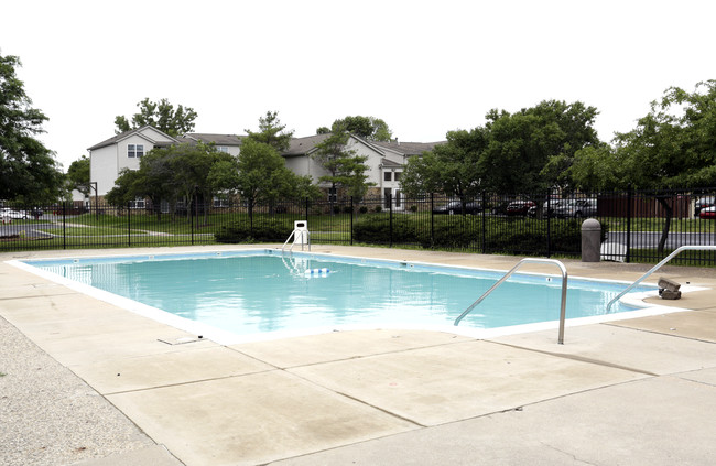 Covered Bridge Apartments in Indianapolis, IN - Building Photo - Building Photo