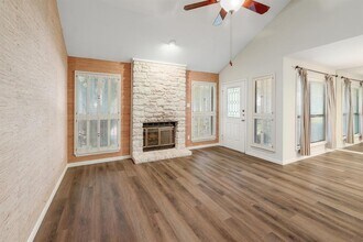 8850 Honeysuckle Trail in Austin, TX - Building Photo - Building Photo