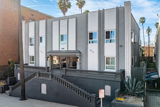 747 S New Hampshire in Los Angeles, CA - Building Photo - Building Photo