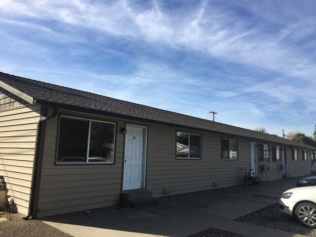 3695 Fargo St, Unit B