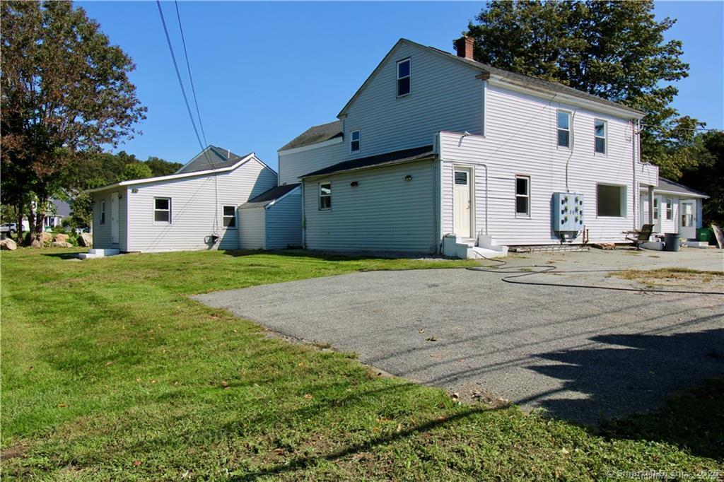 525 Boston Post Rd in Waterford, CT - Building Photo