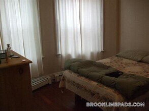 208 Winthrop Rd in Brookline, MA - Building Photo - Building Photo