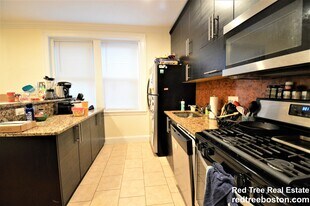 73 Thatcher St in Brookline, MA - Building Photo