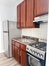 4756 N Maplewood Ave, Unit 211 in Chicago, IL - Foto de edificio - Building Photo