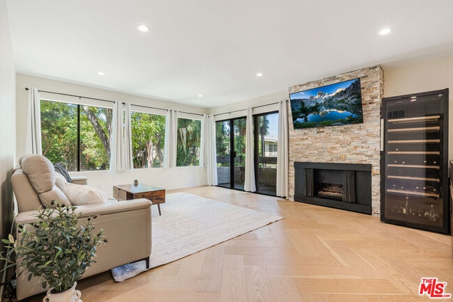 property at 950 N Kings Rd