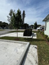 325 NW 10th St-Unit -1 in Pompano Beach, FL - Building Photo - Building Photo