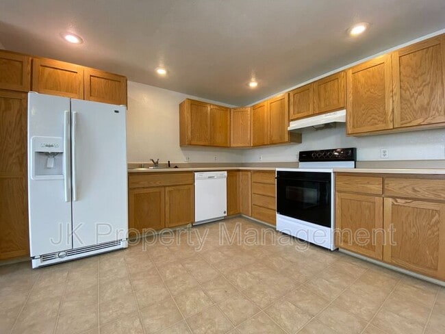 1612 Sand Ct in Great Falls, MT - Building Photo - Building Photo