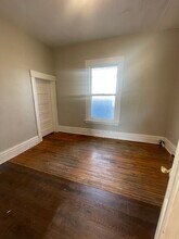 237 Center St in Waterloo, IA - Building Photo - Building Photo