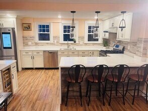 36 Evergreen Ave in Newton, MA - Building Photo - Building Photo