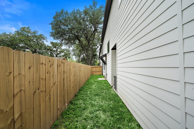 property at 2623 Huntington Creek Ln