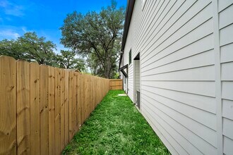 2623 Huntington Creek Ln in Houston, TX - Building Photo - Building Photo