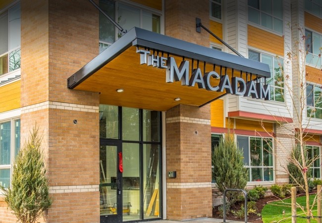 MacAdam Apartments in Portland, OR - Foto de edificio - Building Photo