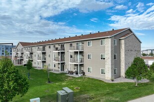 Country Meadows Apartments in Fargo, ND - Building Photo