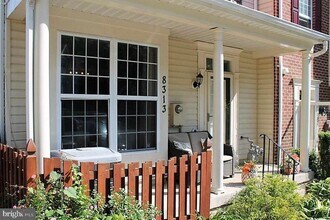 8313 Sanderling Way in Lorton, VA - Building Photo - Building Photo