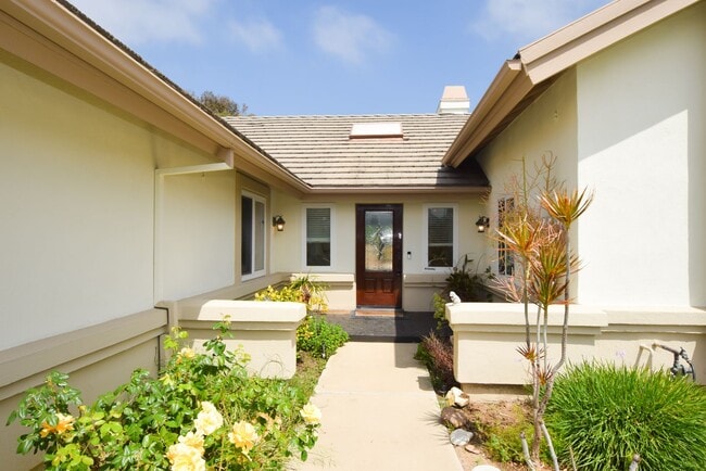 6490 La Senda Ct in Camarillo, CA - Building Photo - Building Photo