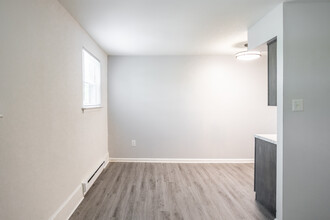 Park Chase Apartments in Philadelphia, PA - Building Photo - Interior Photo