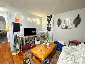 68 Hammond St, Unit 1 in Boston, MA - Foto de edificio - Building Photo