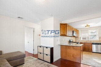 9 Thompson St-Unit -2 in West Long Branch, NJ - Building Photo - Building Photo