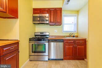 2055 Catharine St in Philadelphia, PA - Building Photo - Building Photo