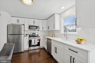 303 Lemon St in Stowe, PA - Building Photo - Building Photo