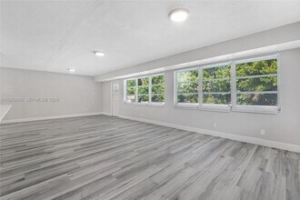 3303 NW 37th Ave in Lauderdale Lakes, FL - Building Photo - Building Photo