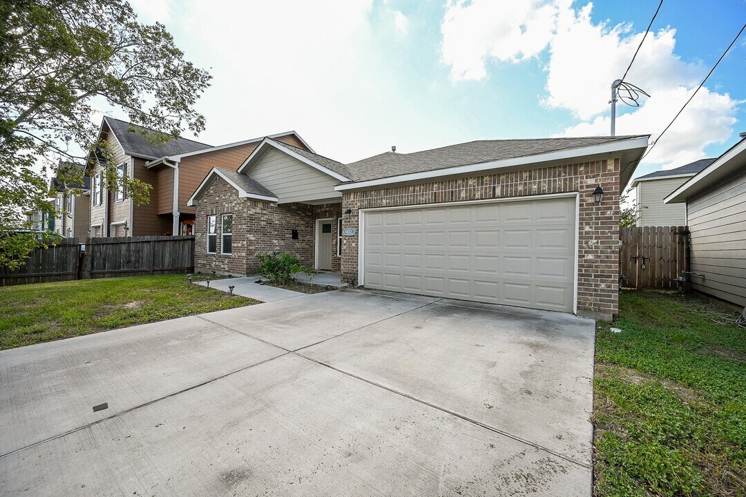 4632 Galesburg St in Houston, TX - Building Photo