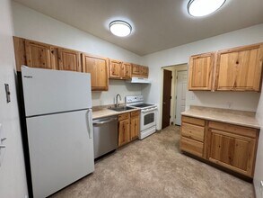 145 W 24th Ave in Anchorage, AK - Building Photo - Building Photo