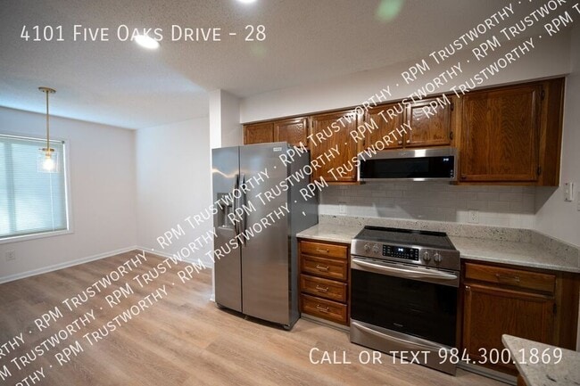 4101 Five Oaks Dr in Durham, NC - Building Photo - Building Photo