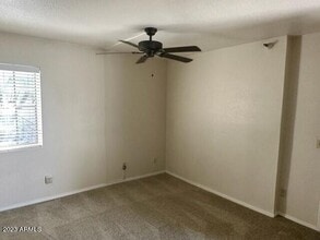 8020 E Thomas Rd in Scottsdale, AZ - Foto de edificio - Building Photo