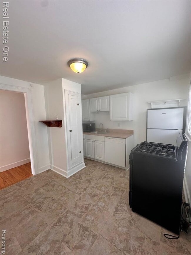 122 W Houstonia Ave in Royal Oak, MI - Building Photo - Building Photo