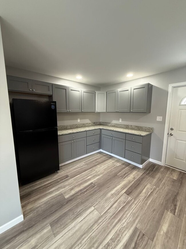 1136 S Main St in Old Forge, PA - Building Photo - Building Photo