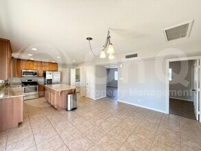 1307 W Elna Rae St in Tempe, AZ - Building Photo - Building Photo