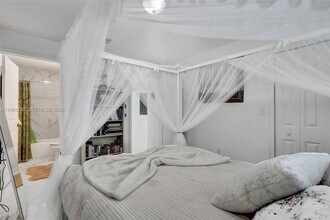 1712 NW 76th Ter in Miami, FL - Foto de edificio - Building Photo