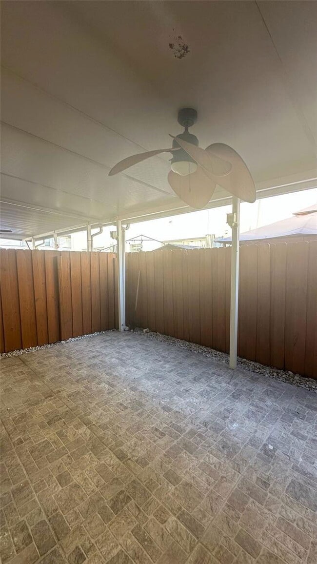 8197 W 36th Ave in Hialeah, FL - Foto de edificio - Building Photo