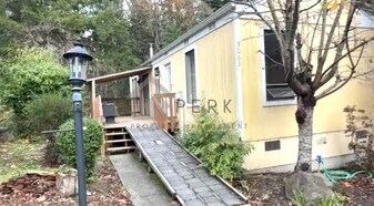 3063 Oak Bay Rd in Port Hadlock, WA - Building Photo