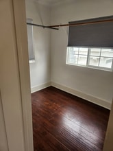 1635 N Kingsley Dr-Unit -Non in Los Angeles, CA - Foto de edificio - Building Photo