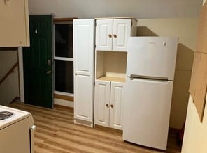 306 E 4th St, Unit 1/2 in Winona, MN - Building Photo - Building Photo