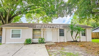 3716 Ambermist Dr in Tampa, FL - Building Photo