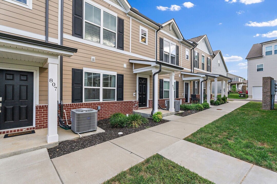 805 Coronation Dr in Nashville, TN - Building Photo