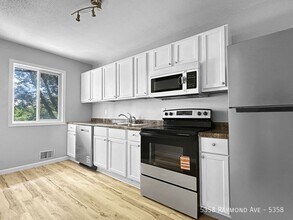 5358 Raymond Ave in Mounds View, MN - Building Photo - Building Photo