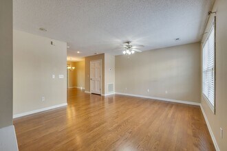 1809 W Lakeview Dr in Johnson City, TN - Building Photo - Building Photo