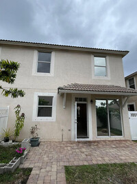 8052 Murano Cir in Palm Beach Gardens, FL - Foto de edificio - Building Photo