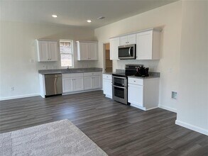 10336 Castle Lyons Ln in Crowley, TX - Building Photo - Building Photo